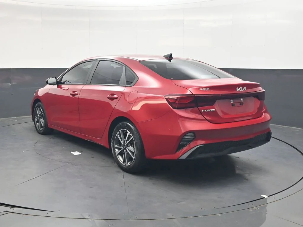 Used 2023 Red Kia LXS image 6
