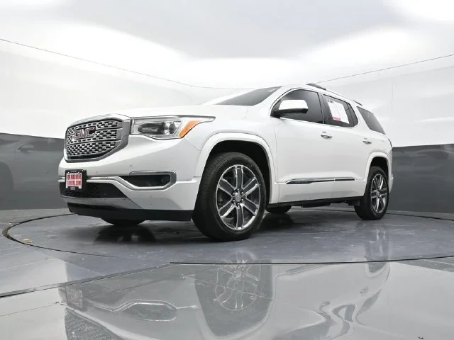 Used 2018 White GMC Denali image 32