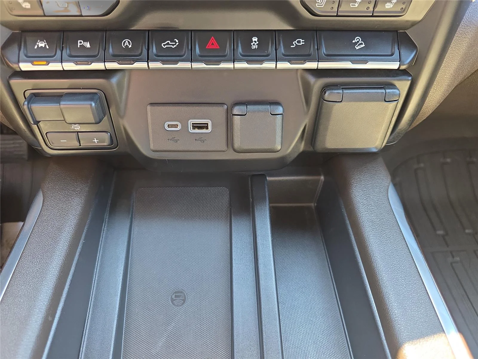 Used 2021 Onyx Black GMC SLT image 28