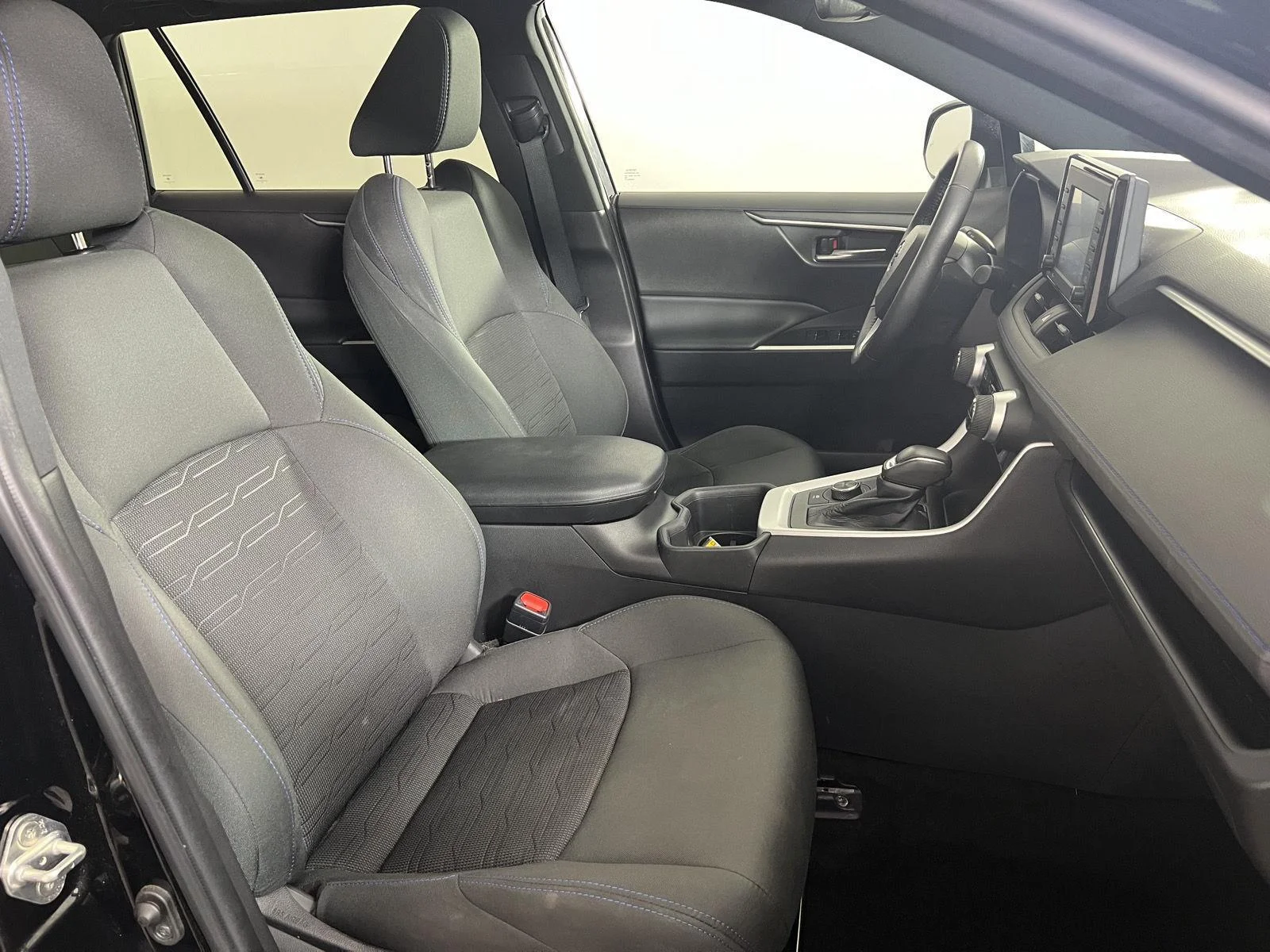 Used 2022 Midnight Black Metallic Toyota Hybrid SE image 31