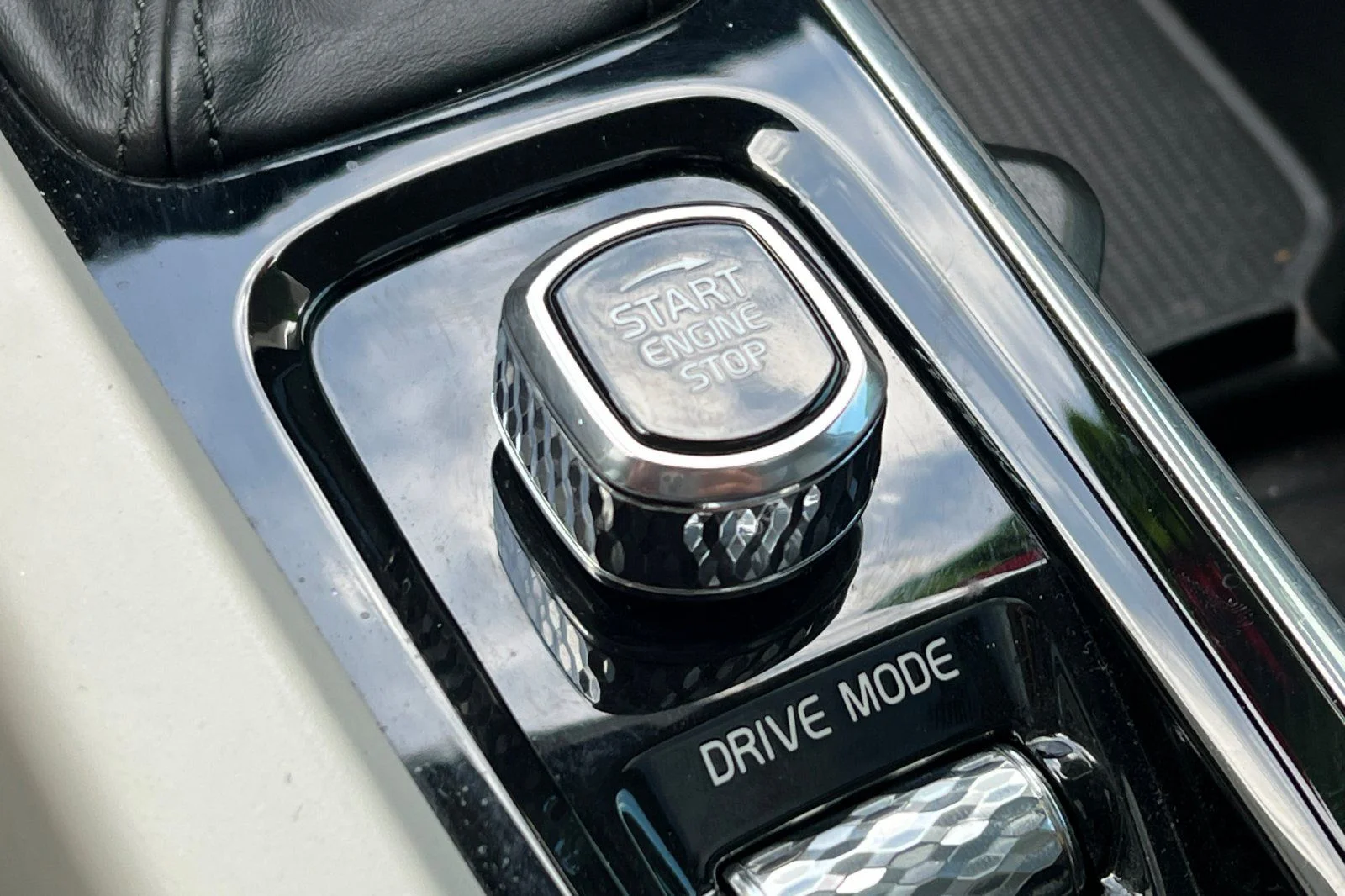 Used 2021 Green Volvo T5 Momentum image 22