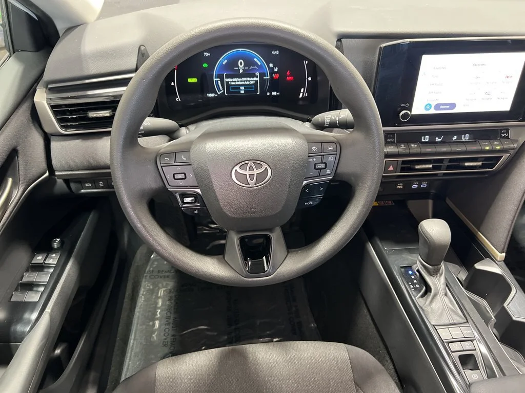 Used 2025 White Toyota LE image 20