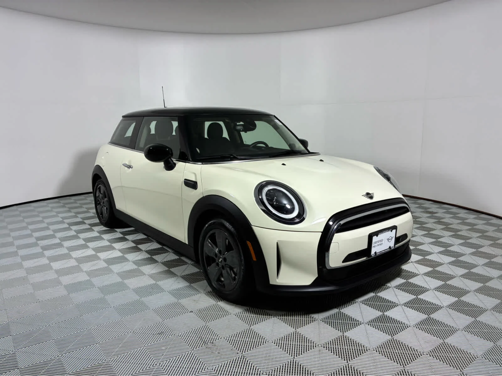 2023 MINI Hardtop Cooper's photo