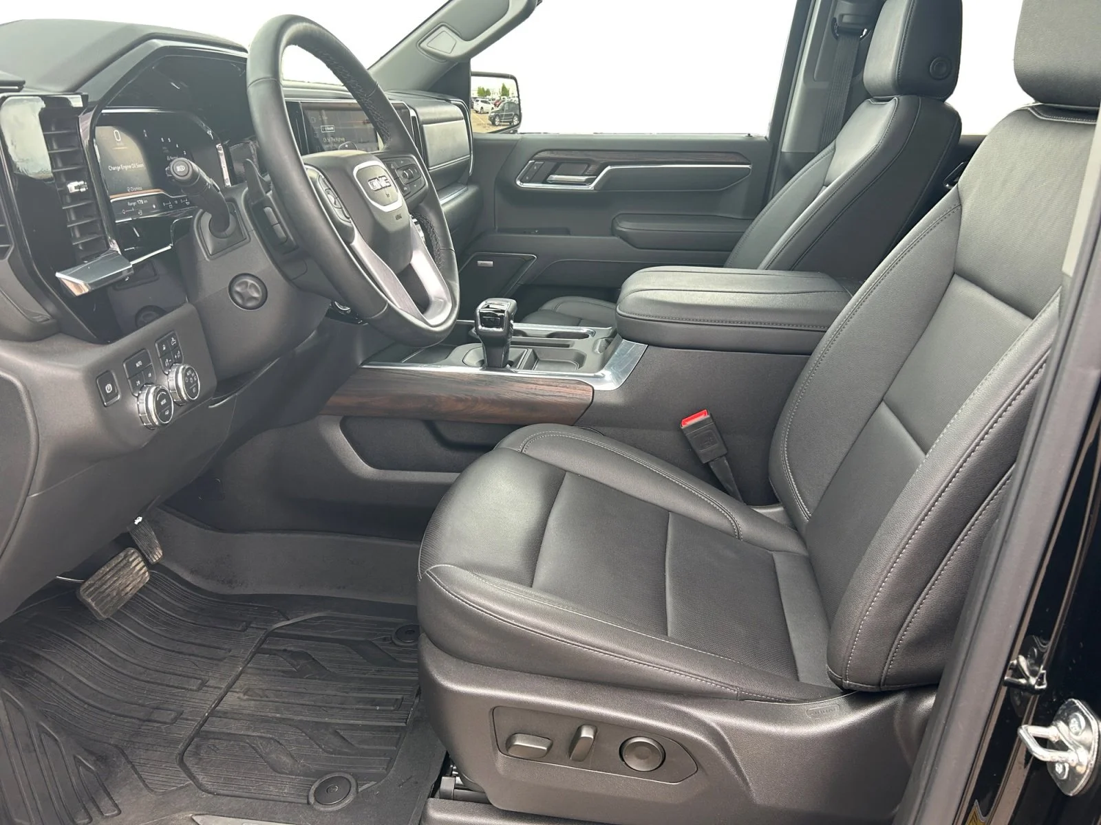 Used 2025 Black GMC SLT Crew Cab image 14