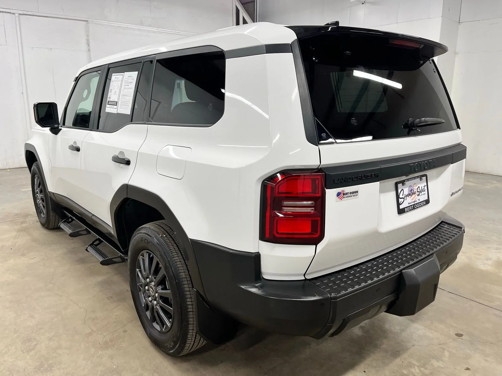 Used 2024 White Toyota 1958 image 6