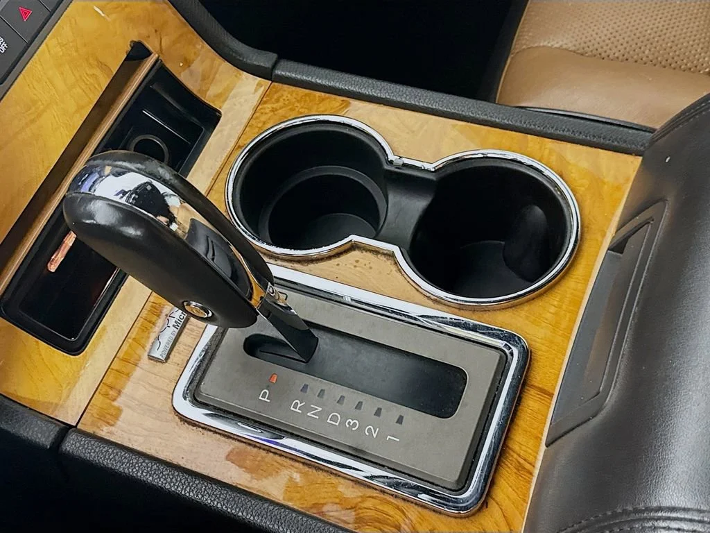 Used 2013 Black Lincoln Base image 20