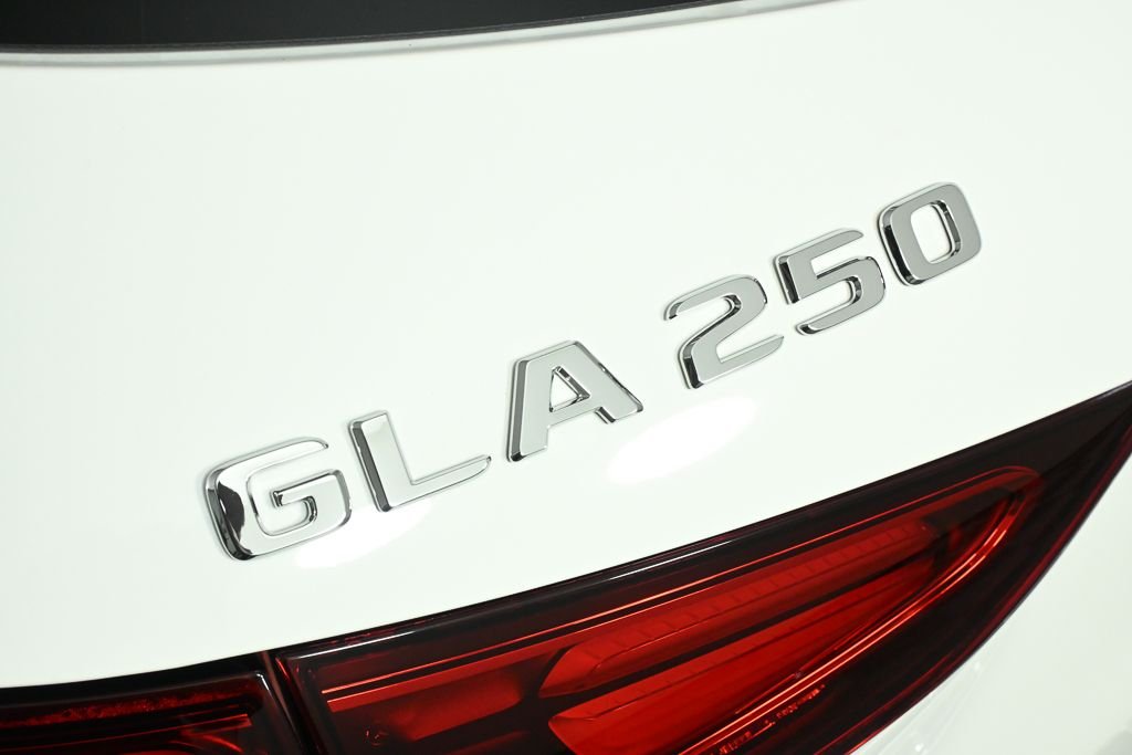 New 2026 Polar White Mercedes-Benz GLA 250 image 28