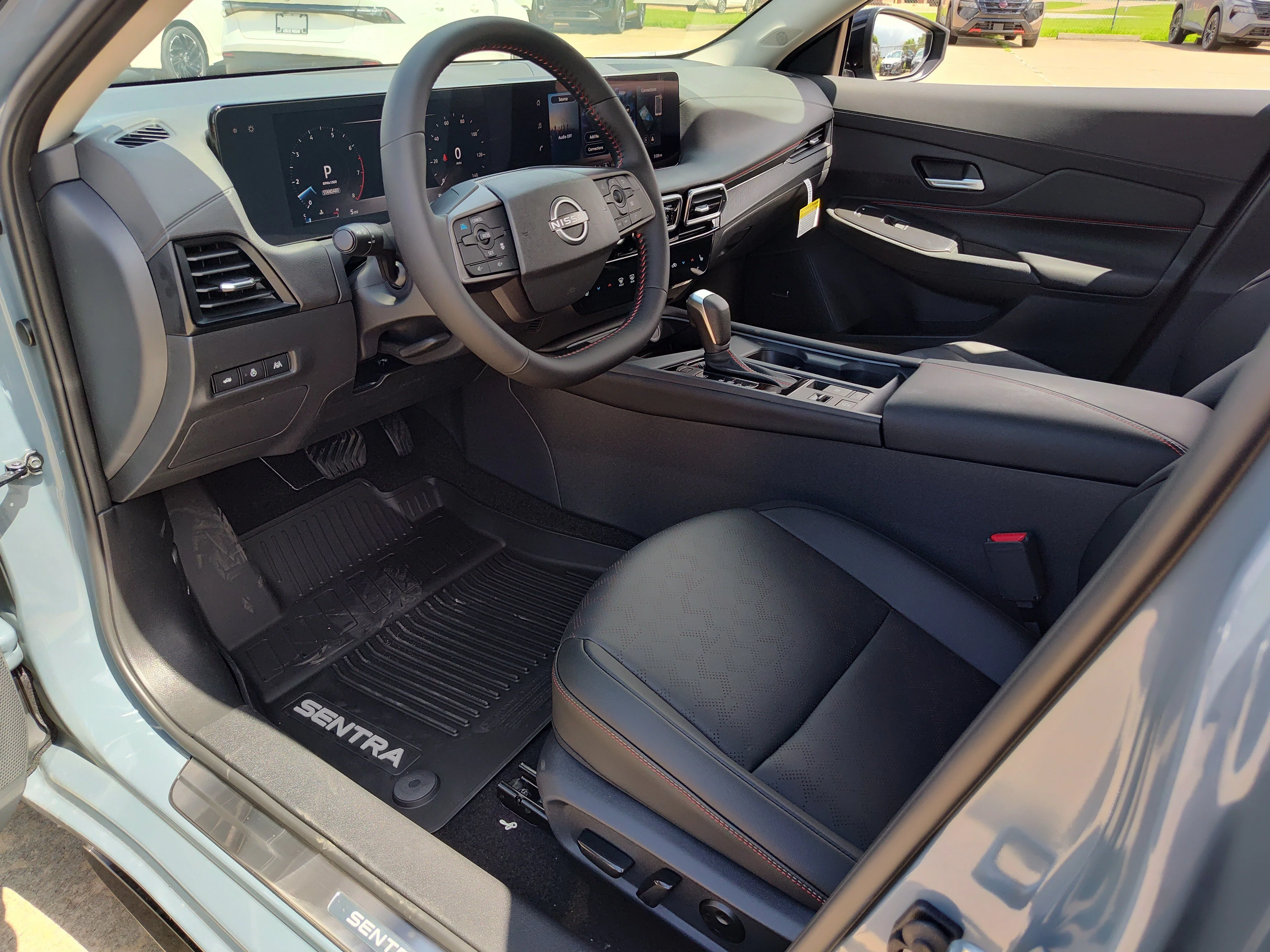 New 2026 Atlantic Gray Metallic / Super Black Two-tone Nissan SR image 2