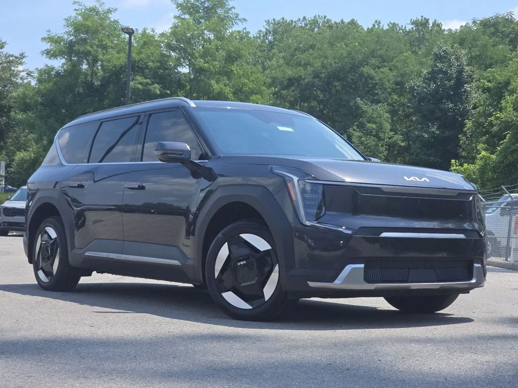 Used 2024 Kia EV9 Wind with VIN KNDAFFS57R6037958 for sale in Columbus, OH