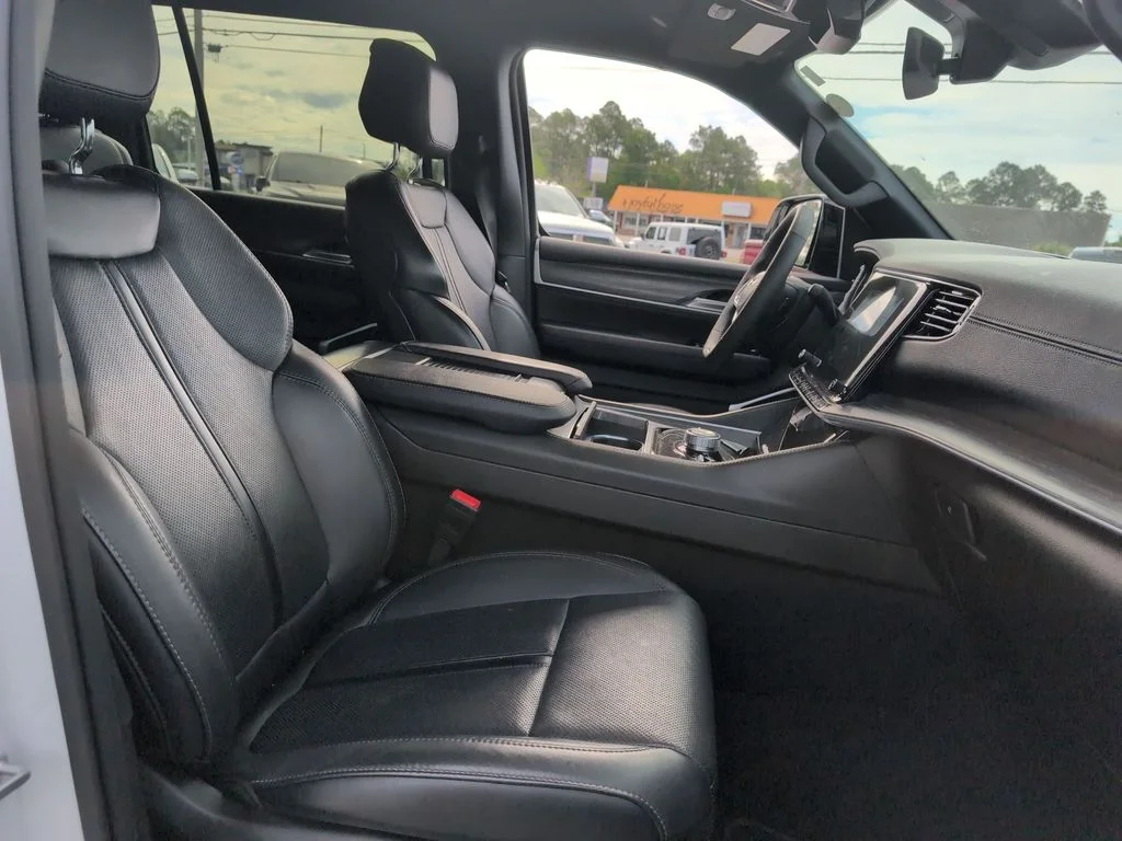 Used 2024 White Jeep Series III image 25