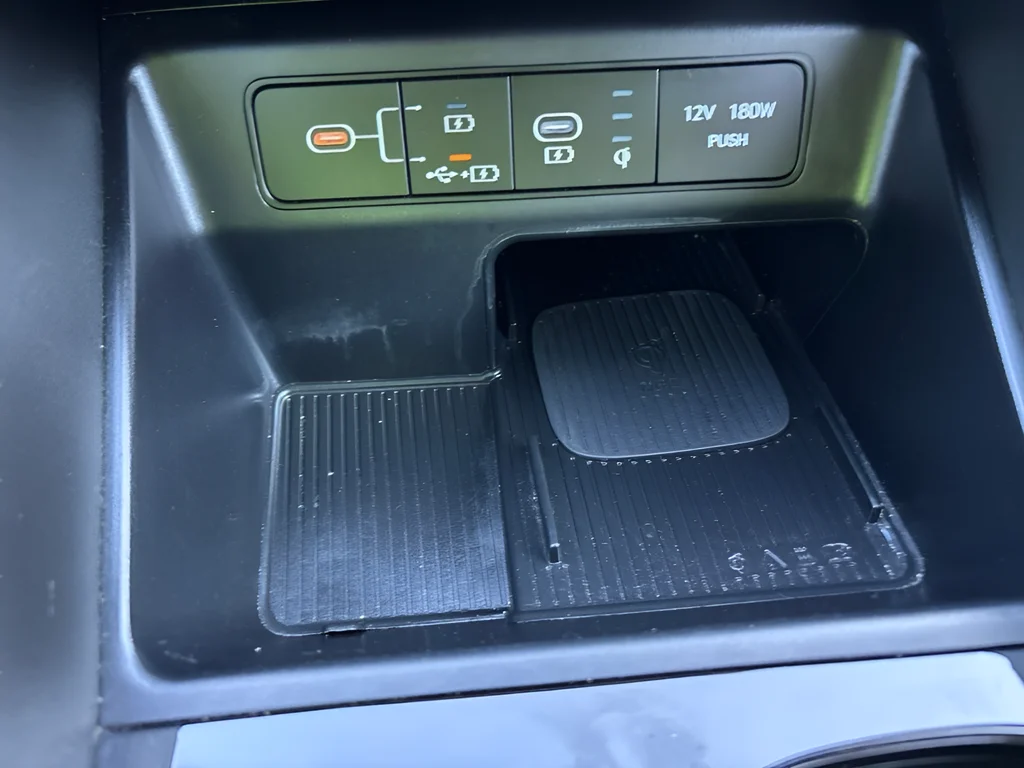 Used 2025 Green Hyundai SEL image 31