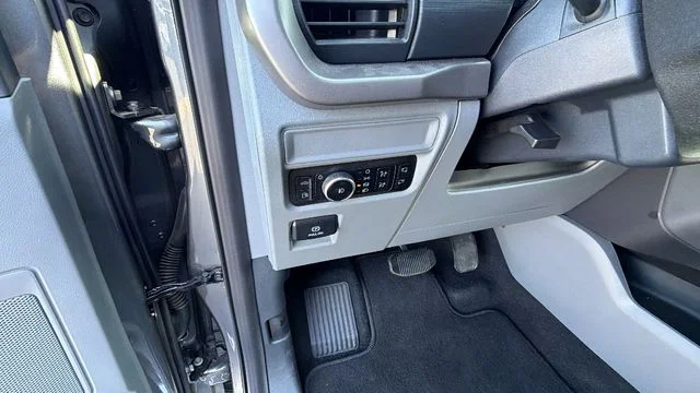 Used 2025 Gray Ford XLT image 31