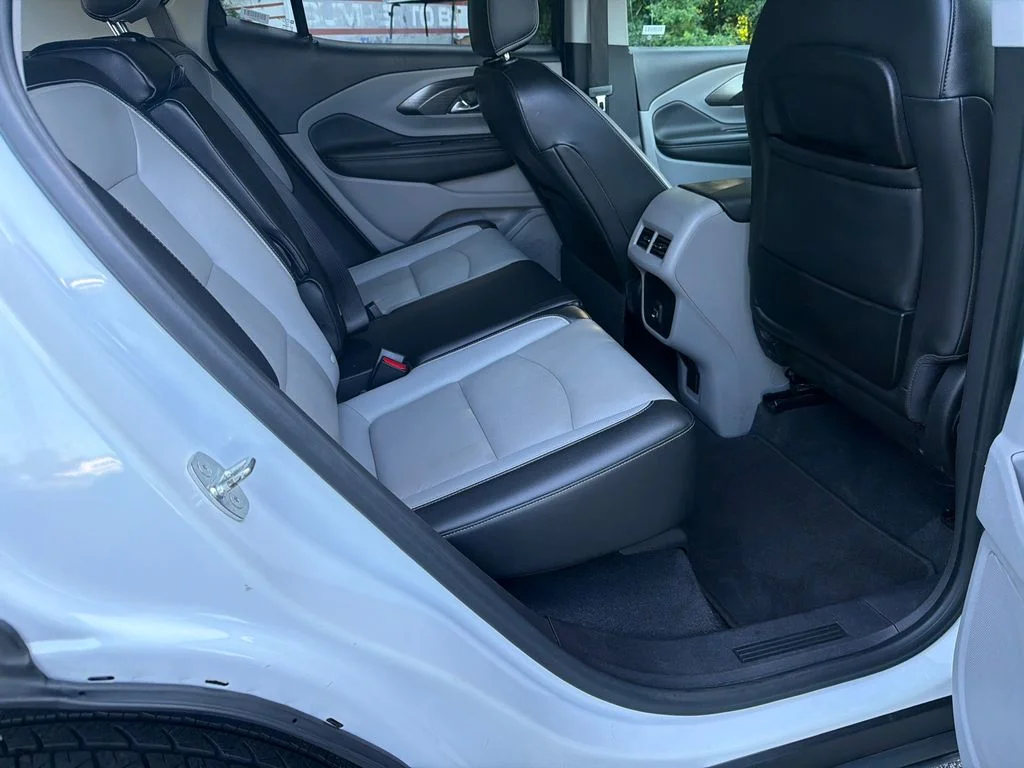 Used 2022 White GMC SLT image 15