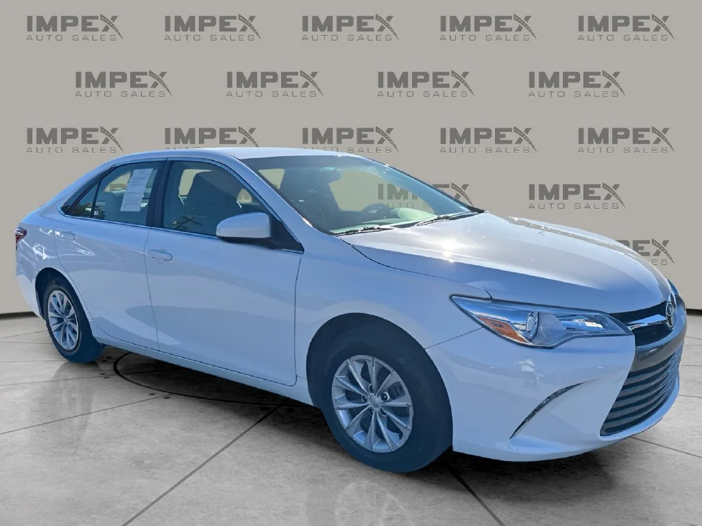 Used 2015 White Toyota LE image 7