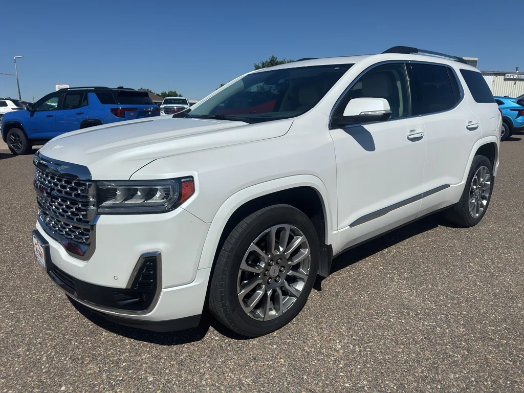Used 2022 White Frost Tricoat GMC Denali image 2