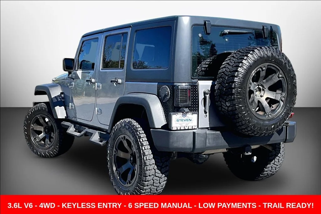 Used 2017 Silver Jeep Unlimited Sport image 4