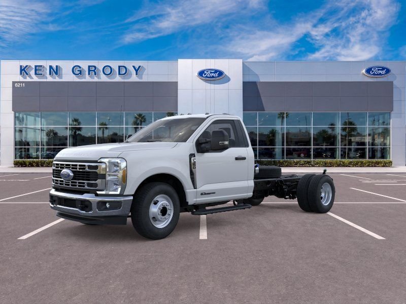 New 2025 Oxford White Ford XL image 3