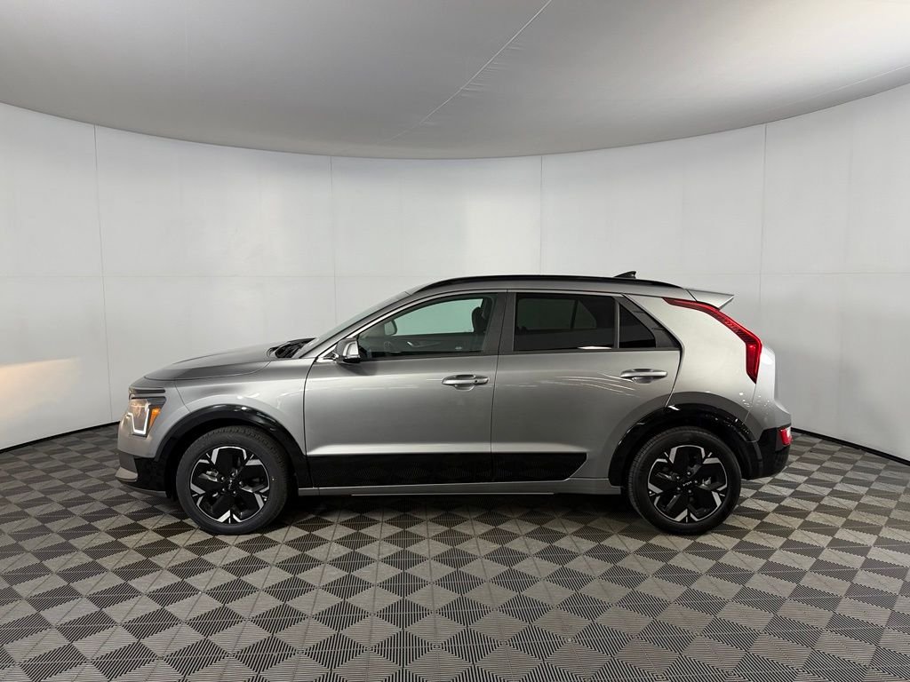 Used 2025 Gray Kia Wind image 10
