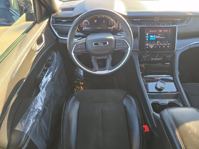 Certified Used 2024 Diamond Black Crystal Pearlcoat Jeep Altitude X image 5