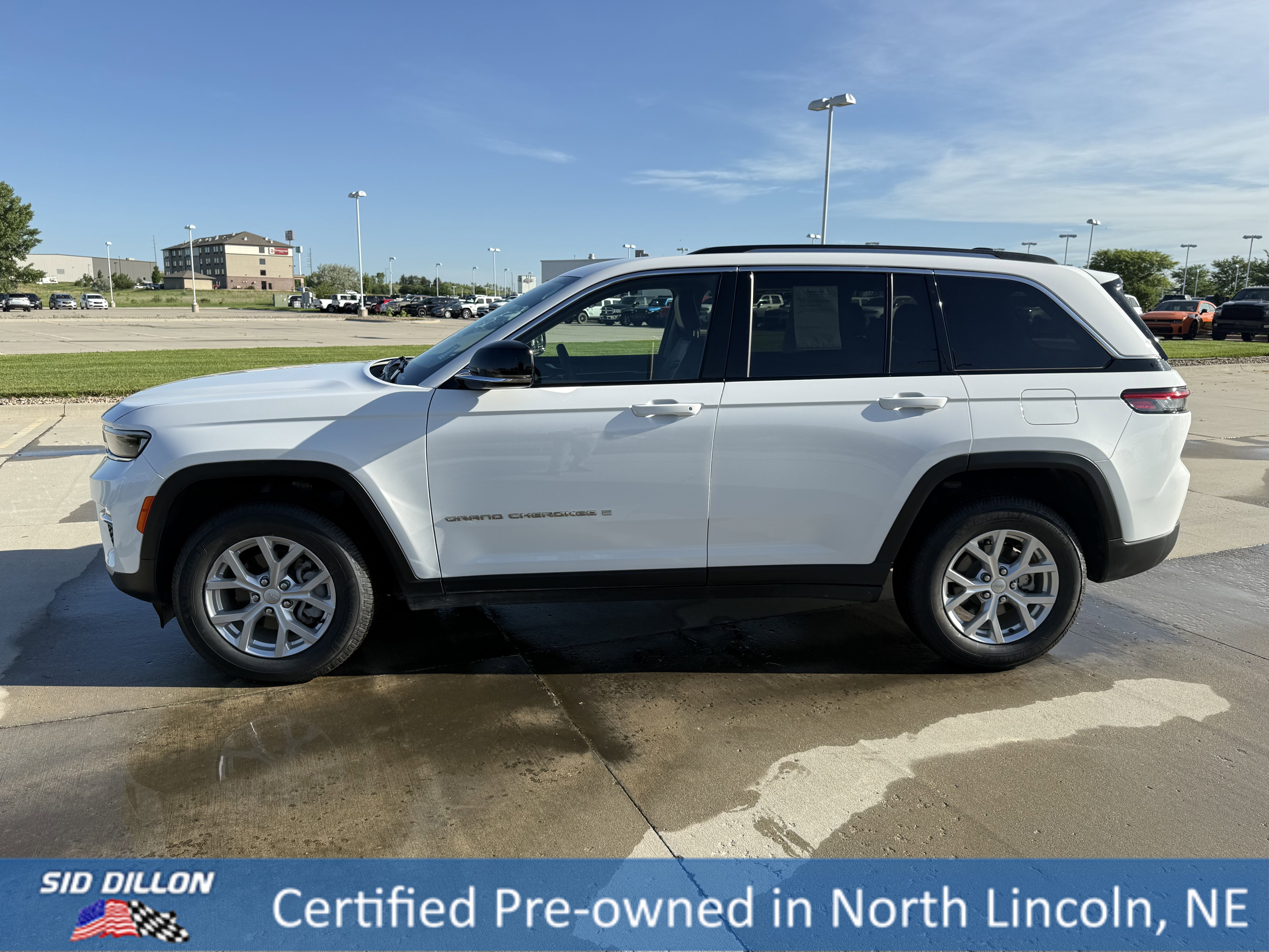 Used 2023 Bright White Clearcoat Jeep Limited image 2