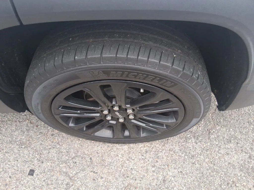 Used 2022 White GMC SLE image 9