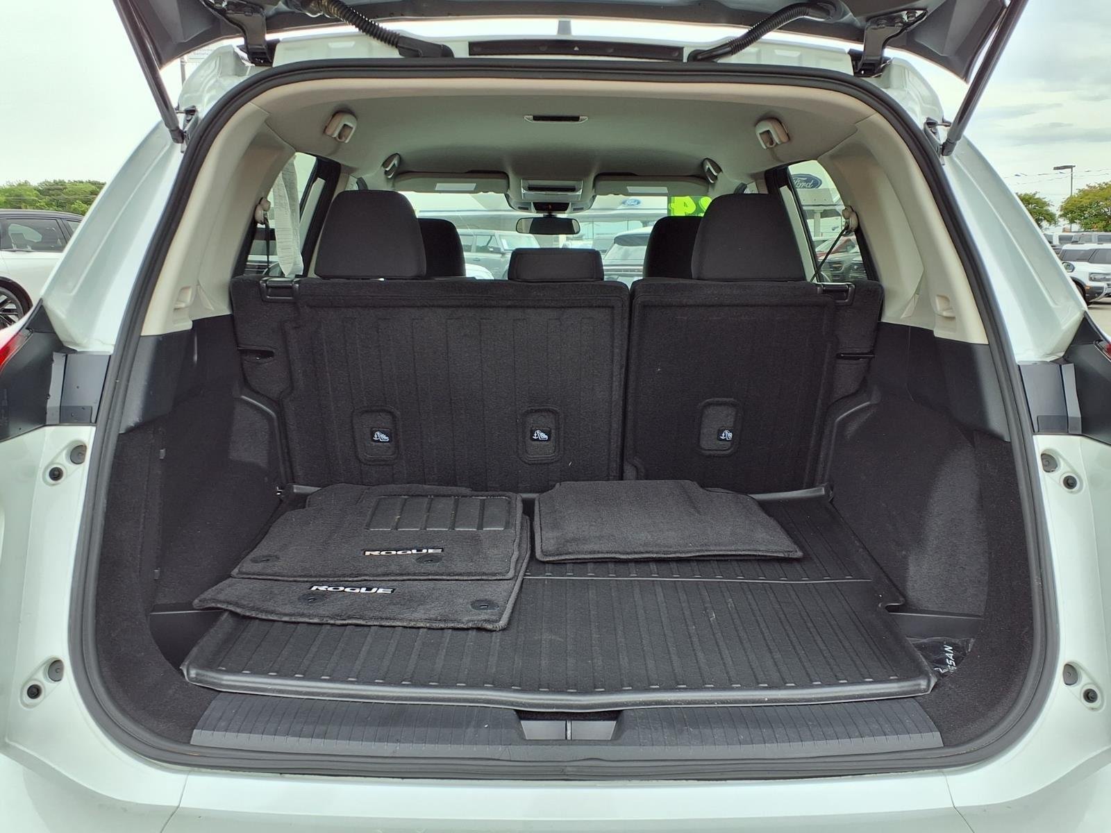 Used 2024 Everest White Pearl Nissan S image 31