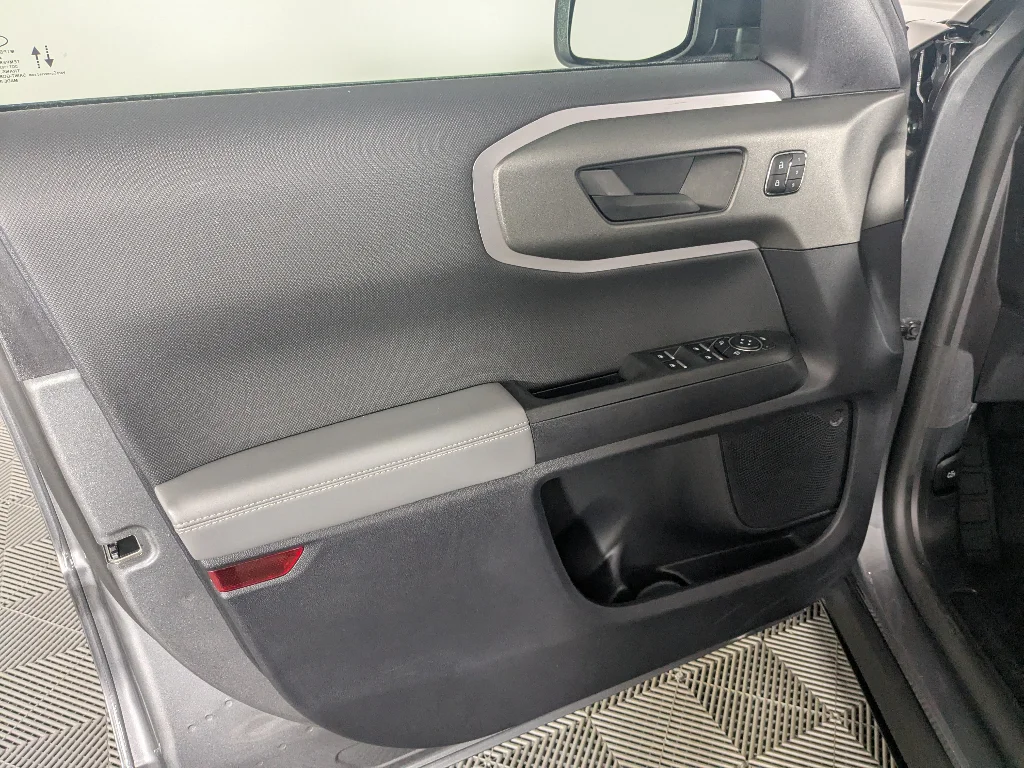 Used 2025 Gray Ford Badlands image 11