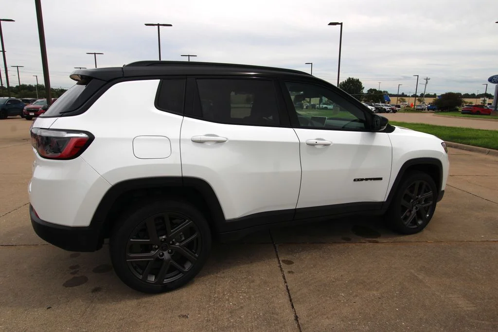 Used 2026 White Jeep Limited image 5