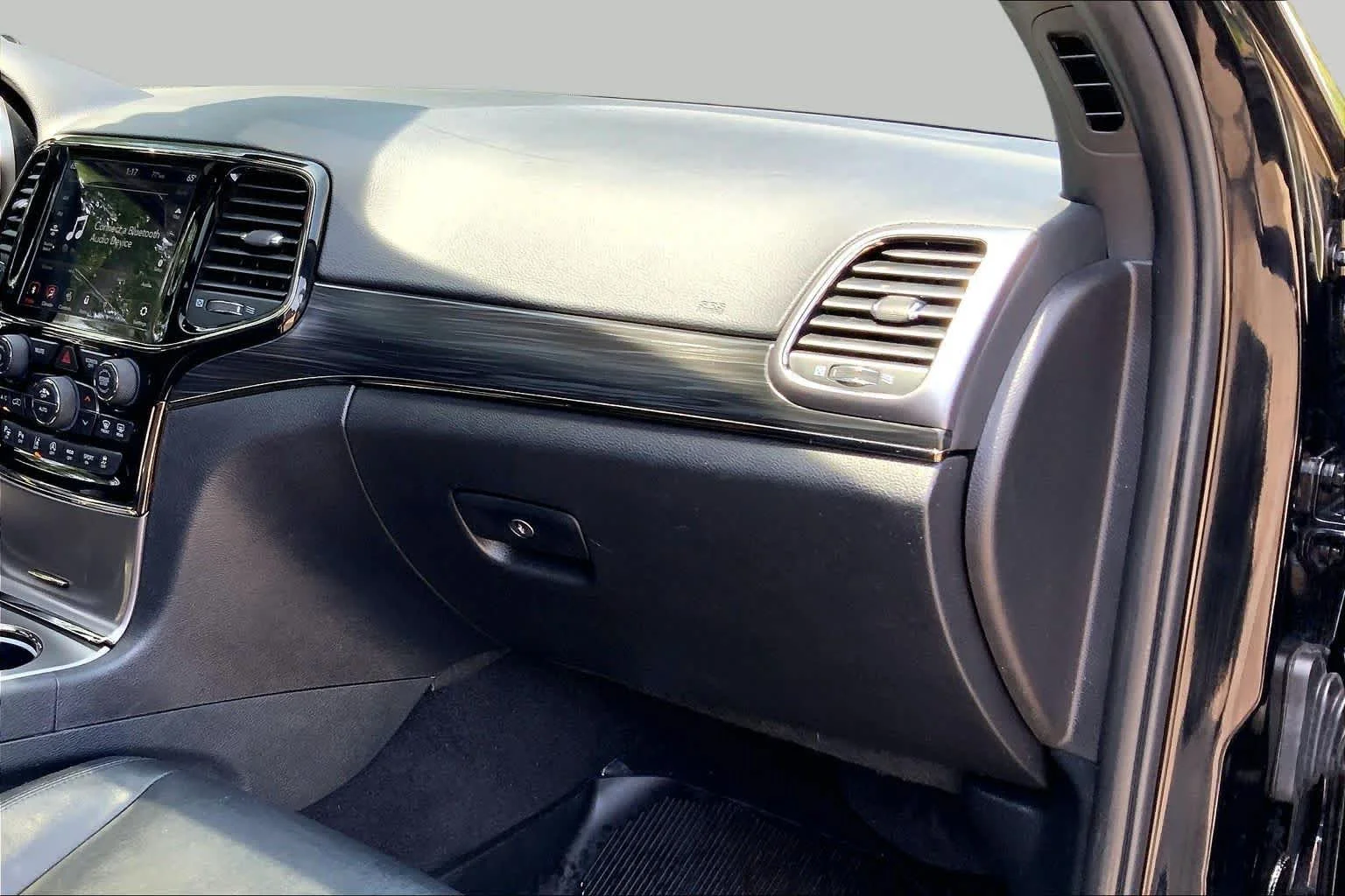 Used 2020 Diamond Black Crystal Pearlcoat Jeep Limited X image 18