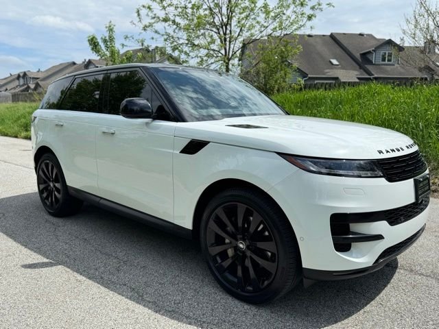 Certified Used 2025 Fuji White Land Rover SE image 4