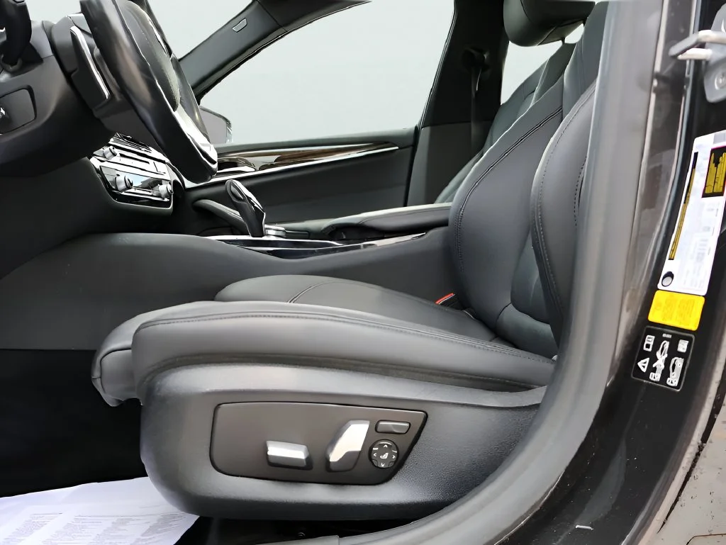 Used 2019 Gray BMW 530i xDrive image 40