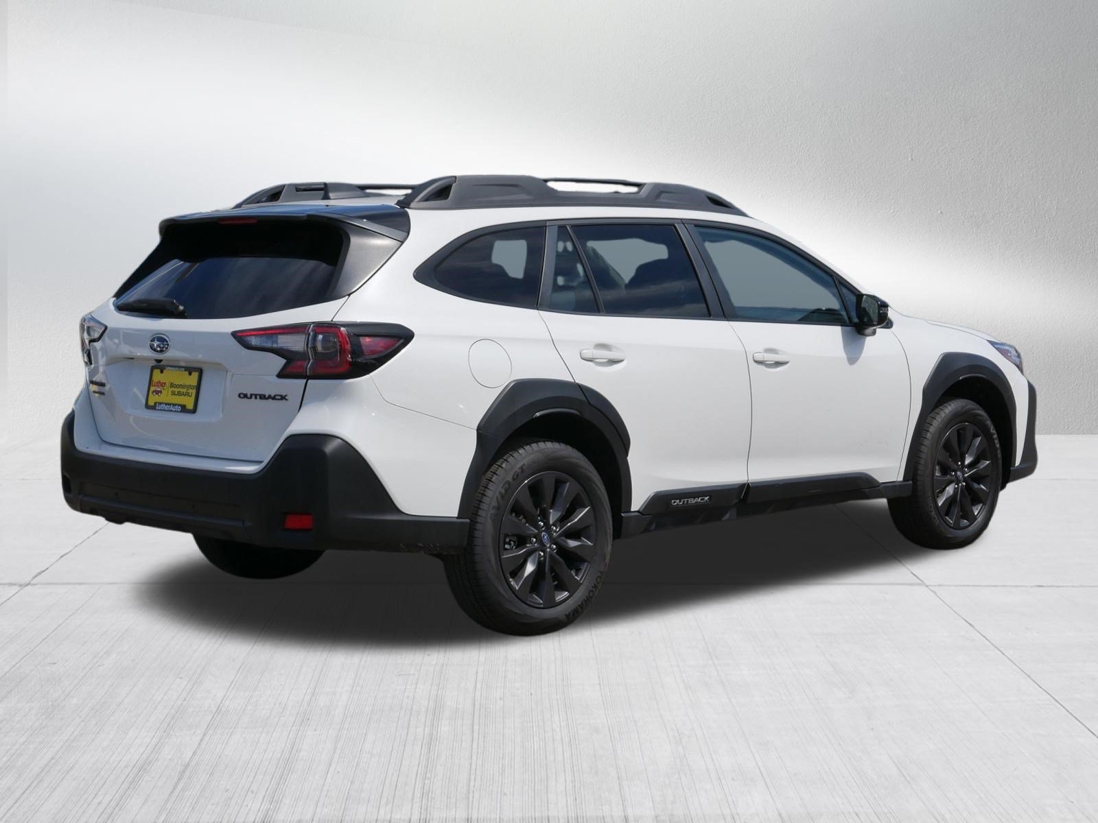 Used 2025 Crystal White Pearl Subaru Onyx Edition image 7