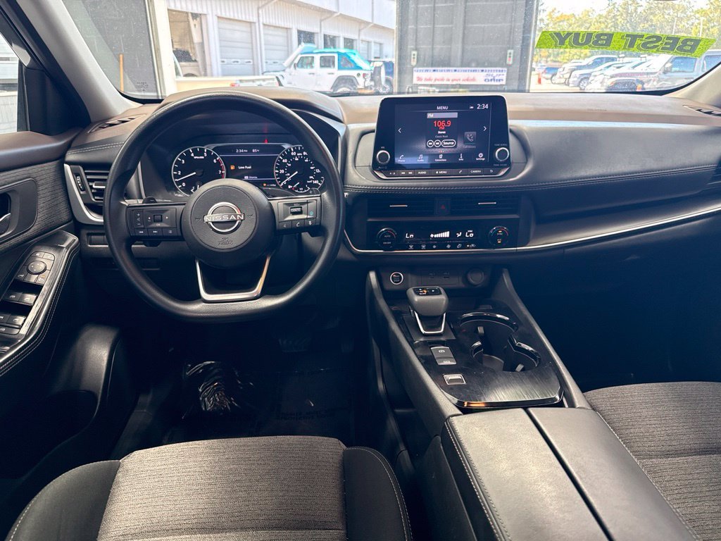 Used 2023 Gray Nissan SV image 18
