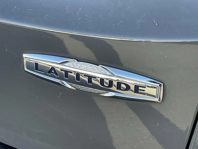 Used 2020 Gray Clearcoat Jeep Latitude image 8