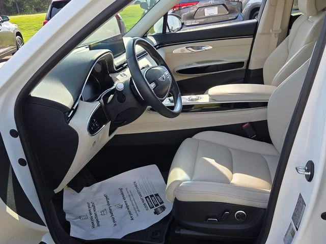 Used 2025 White Genesis 2.5T image 5