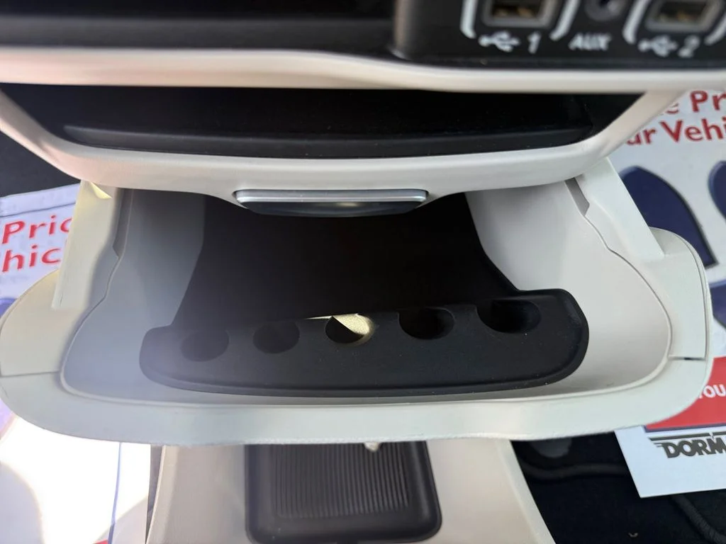 Used 2024 White Chrysler Touring L image 37