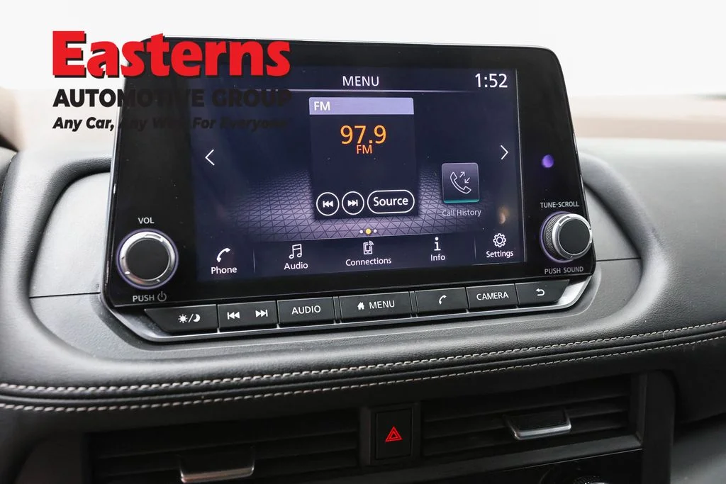 Used 2023 White Nissan S image 19