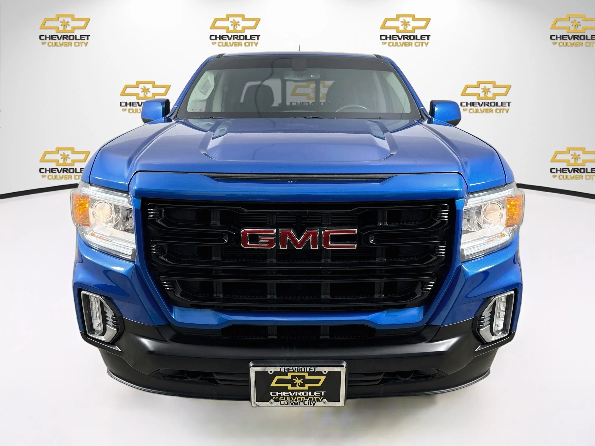 Used 2022 Dynamic Blue Metallic GMC Elevation image 2