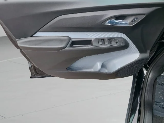 New 2027 Mosaic Black Metallic Chevrolet LT image 17