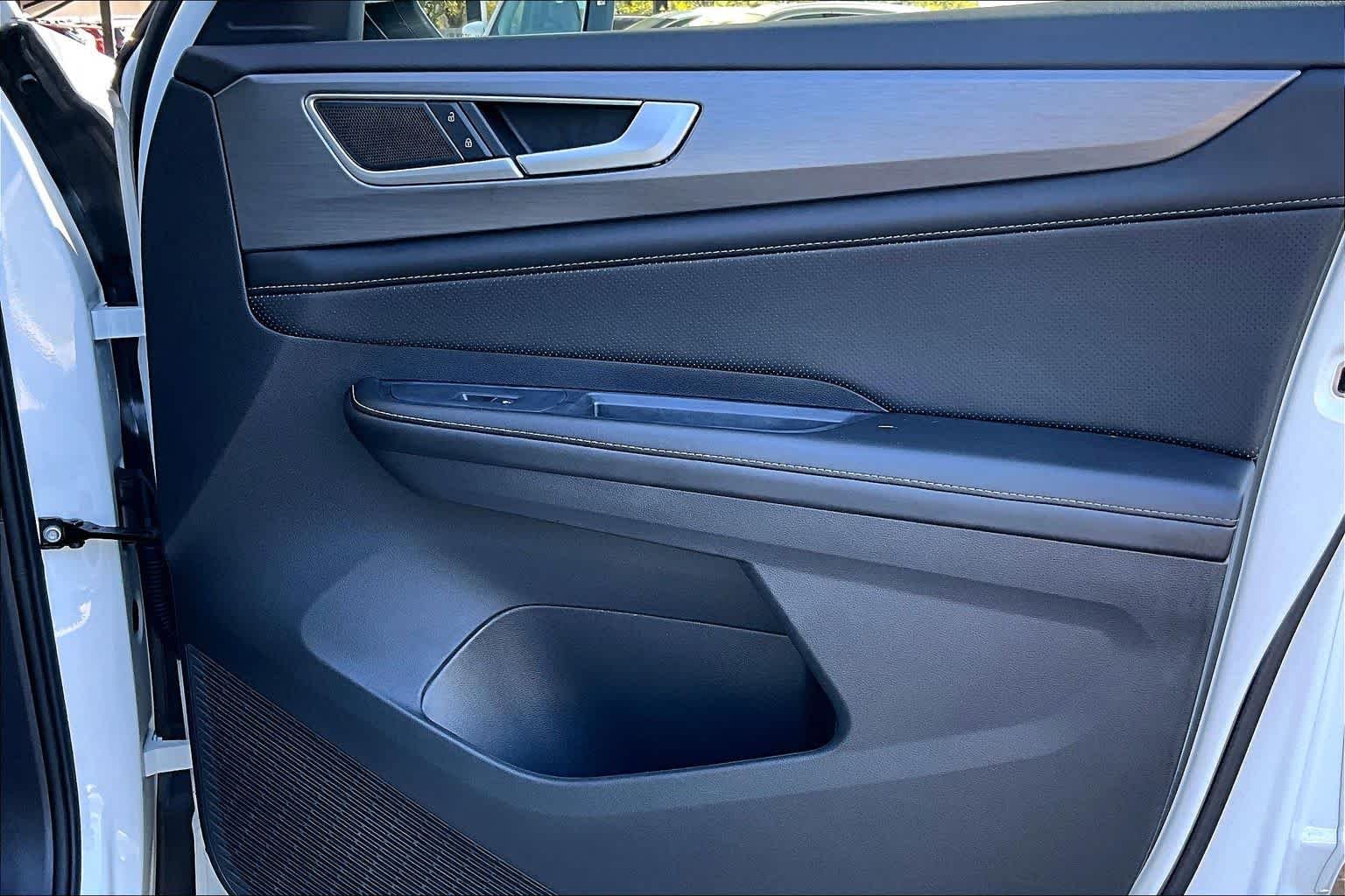 2024 Volkswagen Atlas Cross Sport SE w/Tech - Photo 23