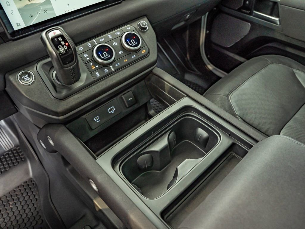 Used 2023 Fuji White Land Rover X-Dynamic SE image 29