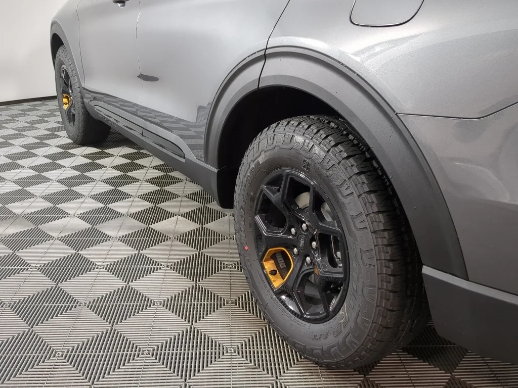 New 2026 CARBONIZED GRAY METALLIC Ford Tremor image 5