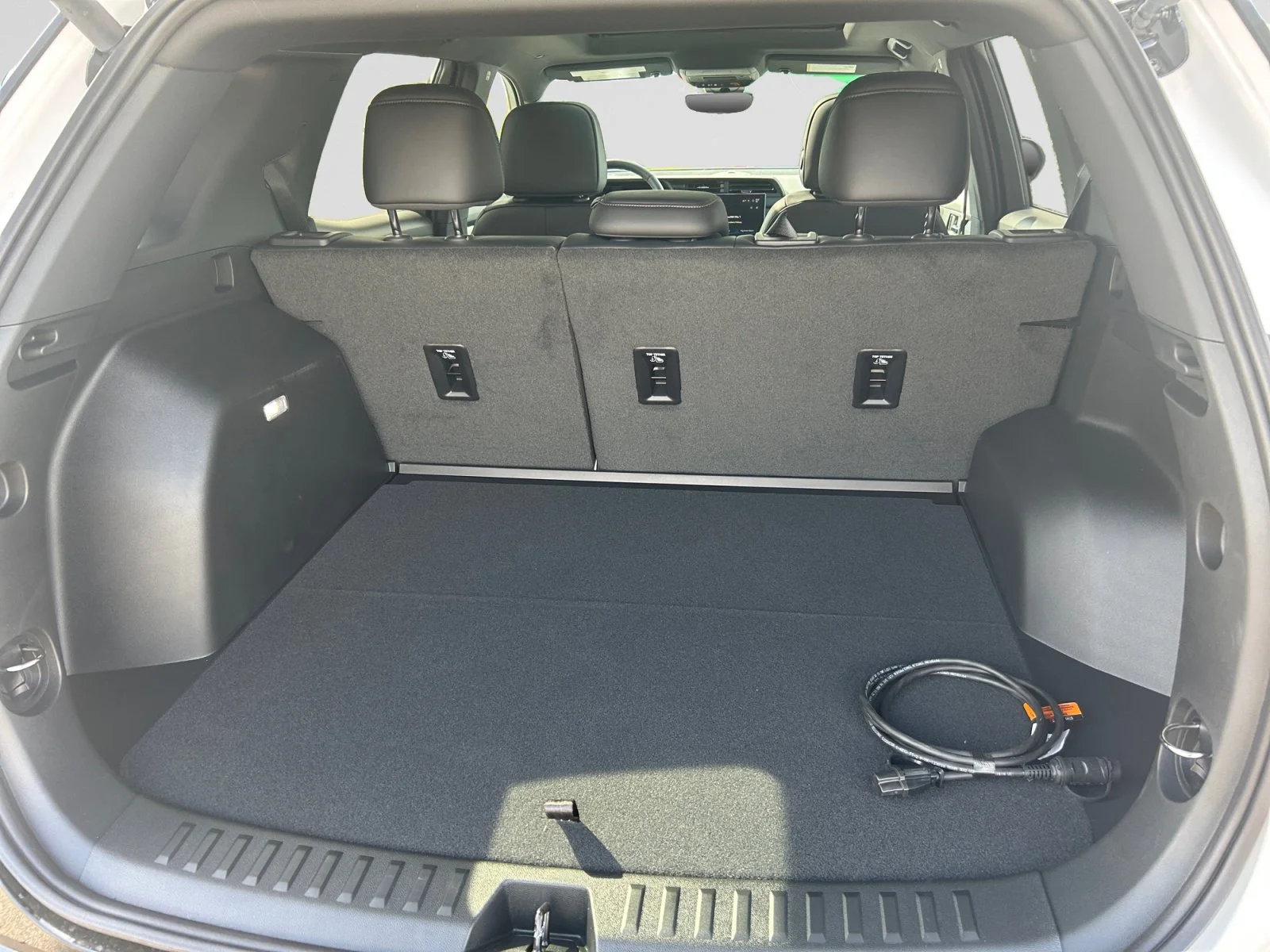 New 2027 Summit White GMC AWD AT4 image 10