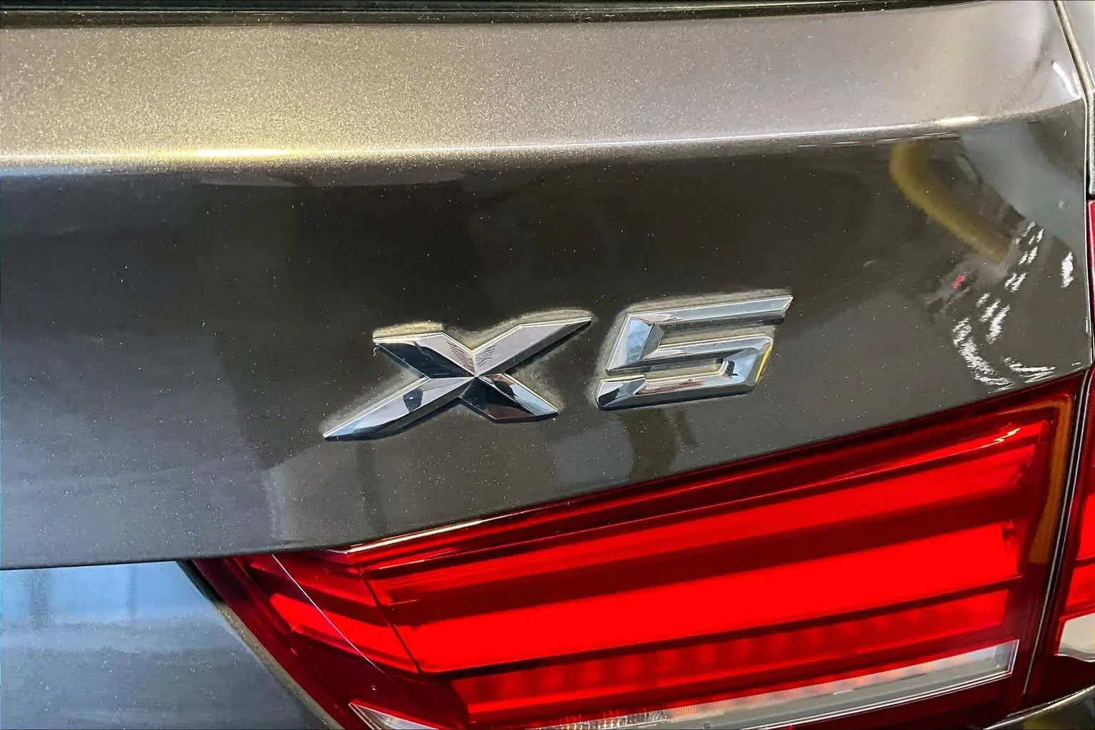 Used 2017 Dark Graphite Metallic BMW xDrive40e iPerformance image 10