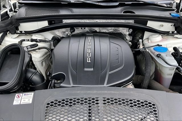 Used 2018 White Porsche  image 8