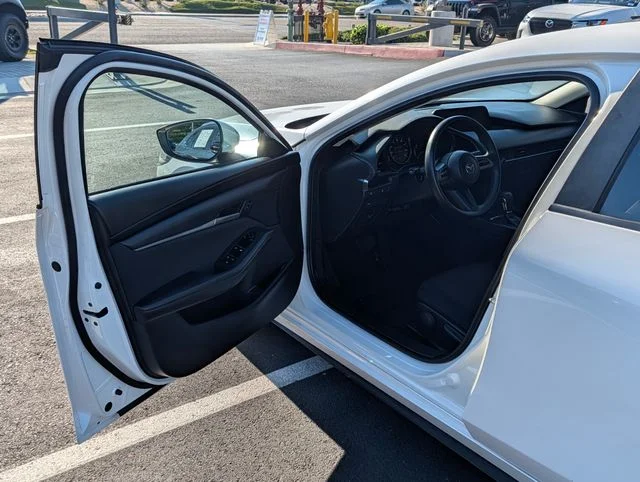 Certified Used 2022 White Mazda 2.5 S image 34