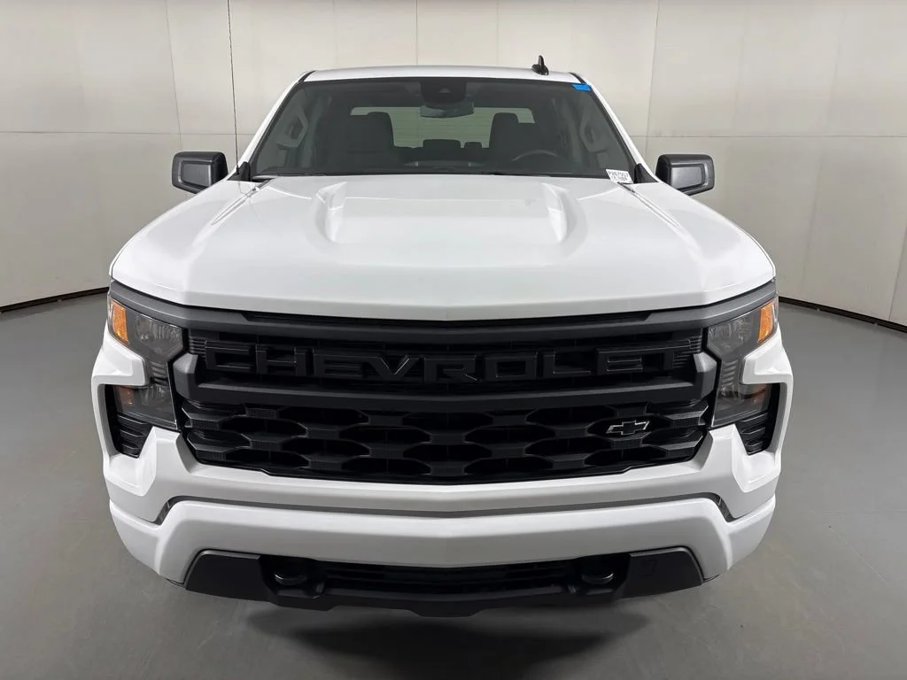 New 2026 Summit White Chevrolet Custom image 4