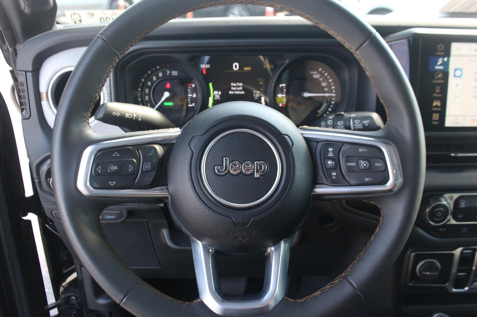 Used 2024  Jeep Sahara image 17