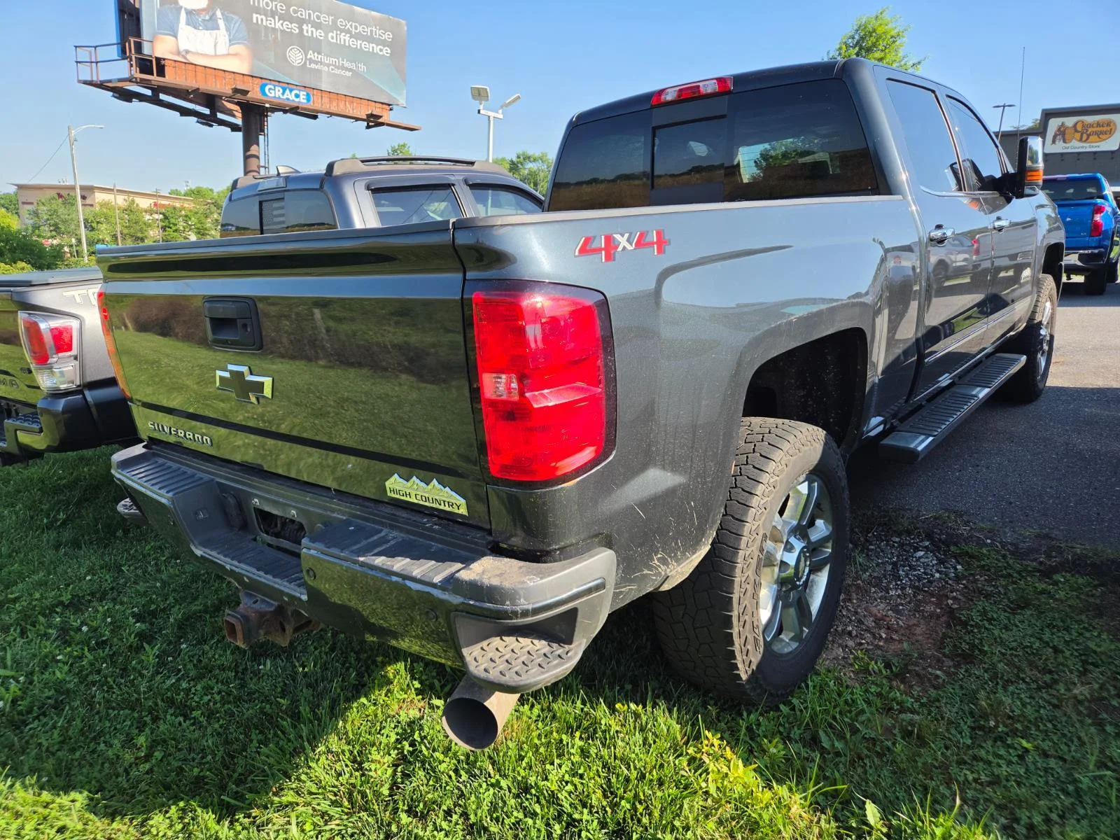 Used 2018 GRAPHITE METALLIC Chevrolet High Country image 7