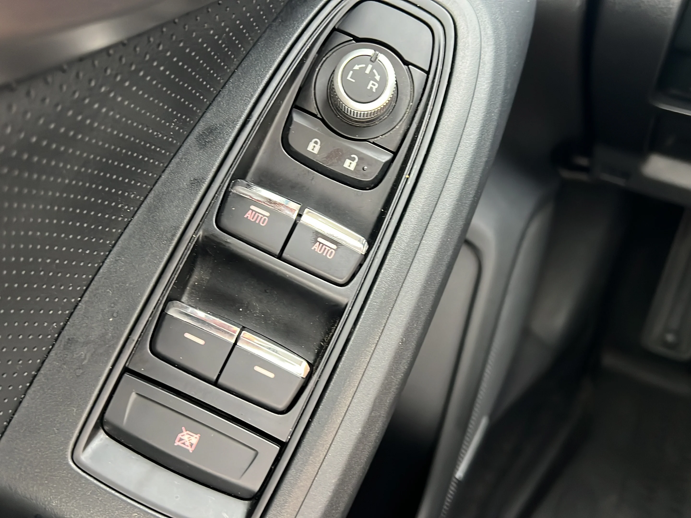 Used 2019 Ice Silver Metallic Subaru Limited image 20